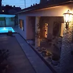 Renoviertes Ferienhaus In Pula Mit Privatem Pool