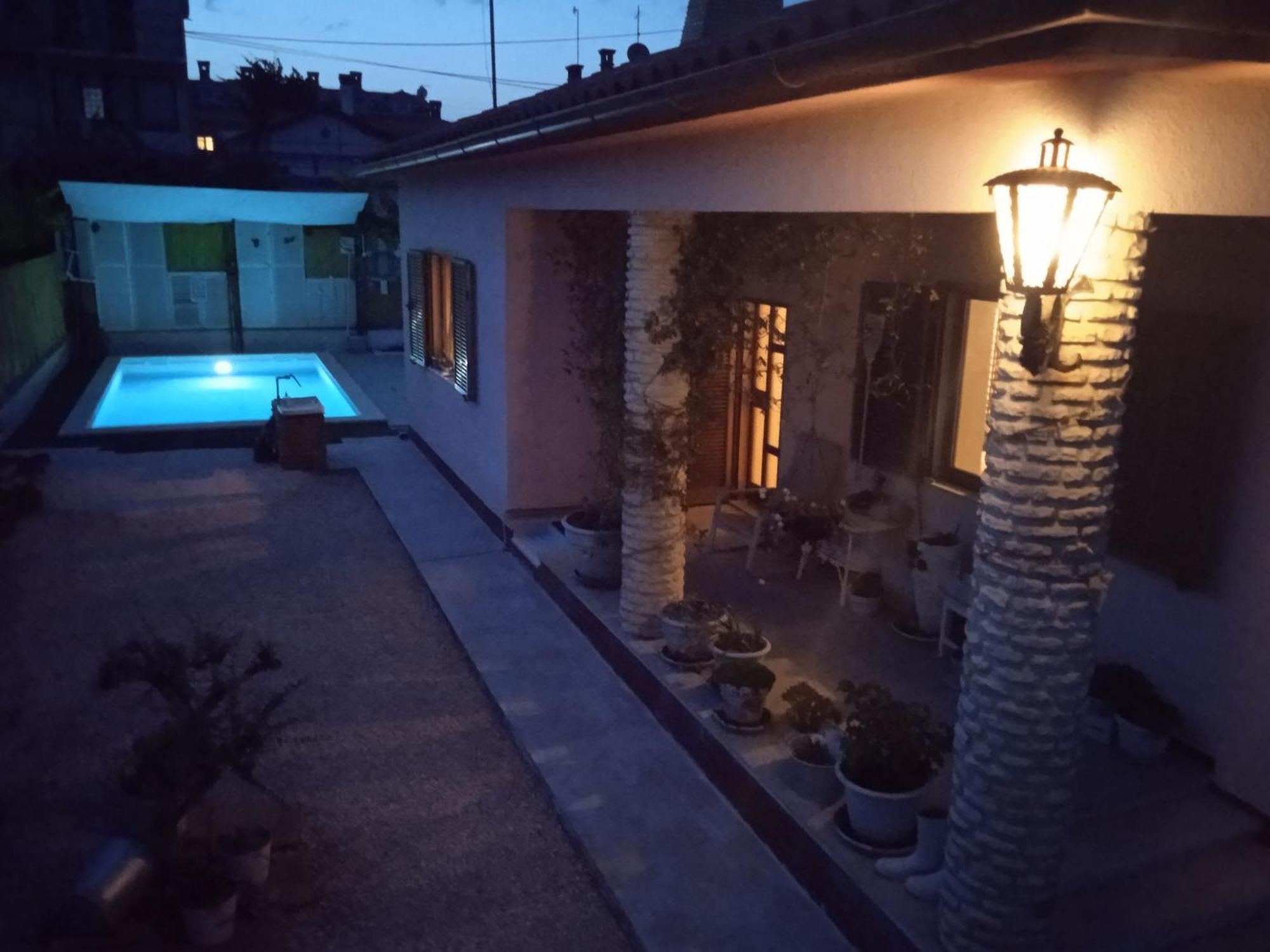 Renoviertes In Mit Privatem Pool