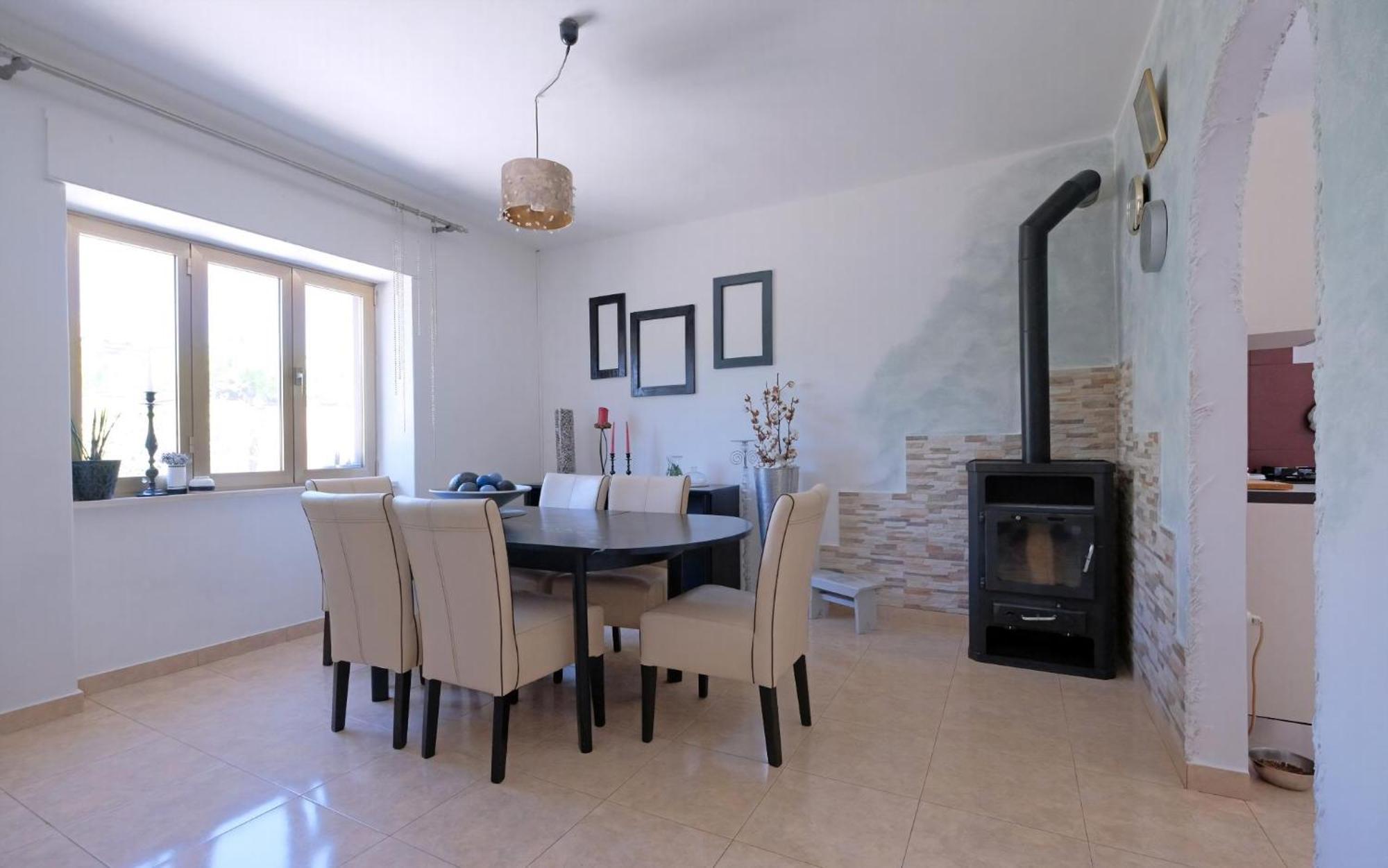 Renoviertes In Mit Privatem Pool Holiday home Pula