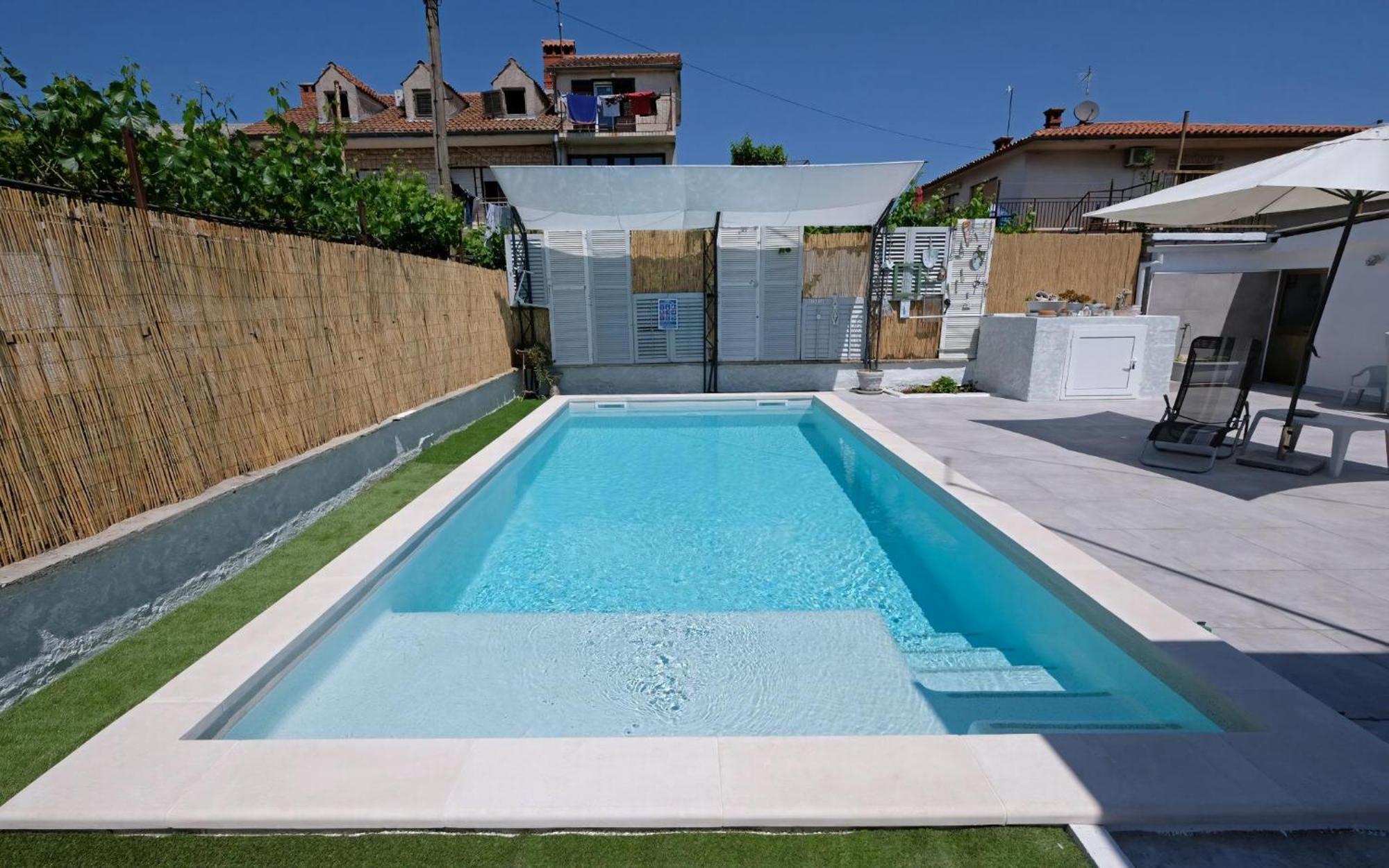 Renoviertes In Mit Privatem Pool Holiday home *
